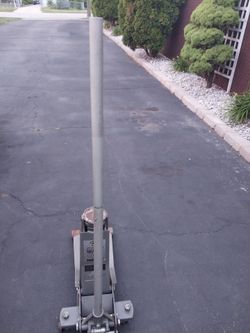 3 Ton Jack ( Condition Good  )