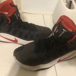 Size 7.5 Basketball Shoes