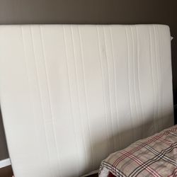 Queen size İKea clean mattress $100
