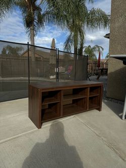 Entertainment center