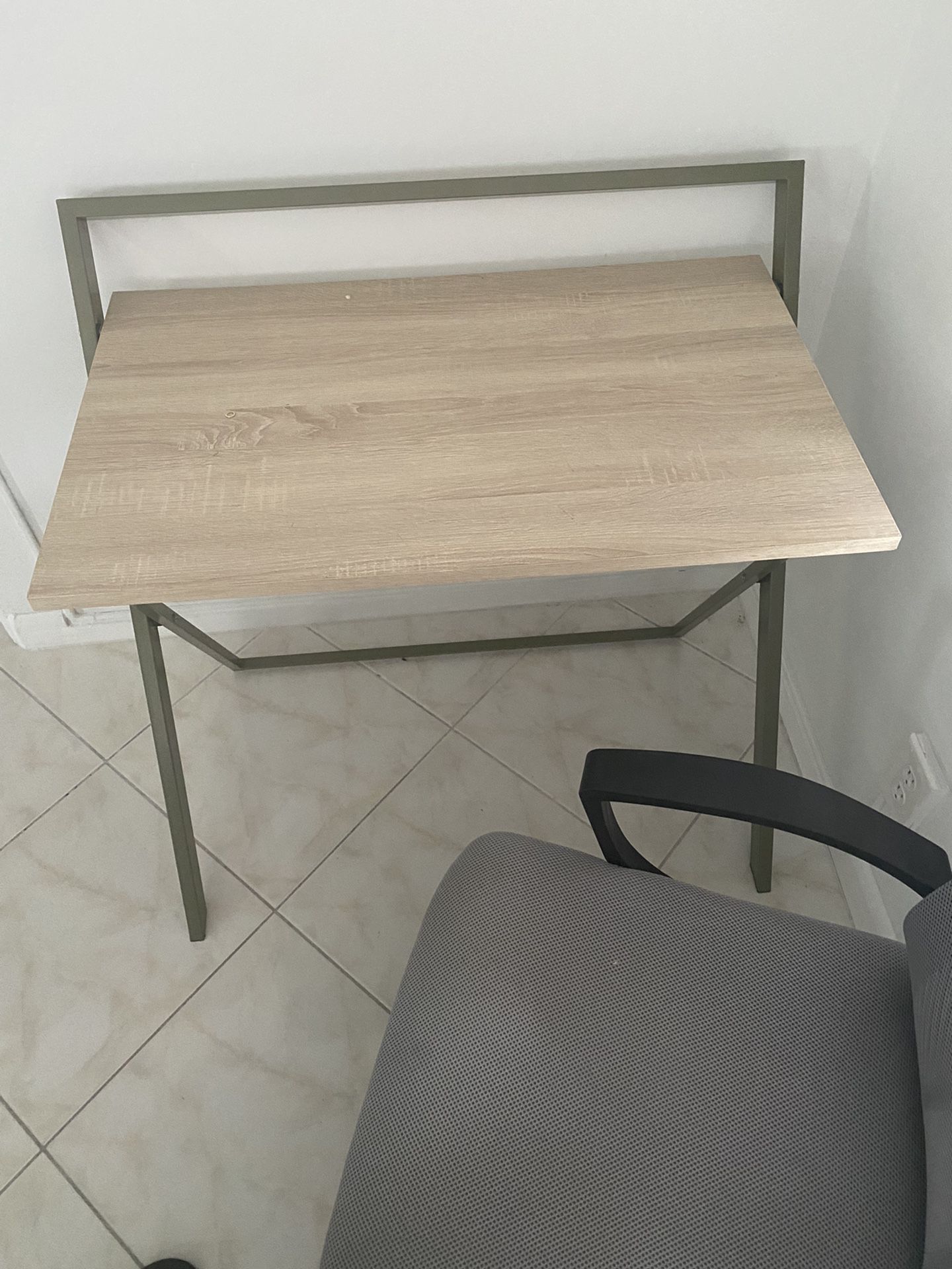Plegable Table with Office Chair 