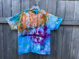 Unique tie dyed T-shirt, size XL