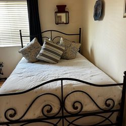 Queen Bed Includes Mattress And  Box Springs 