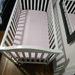 NEW BABY CRIB 