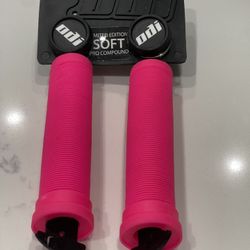 ODI SOFT FLANGED LONGNECK ST GRIPS SOFTIES w/ PLUGS BMX BIKES SCOOTERS HOT PINK
