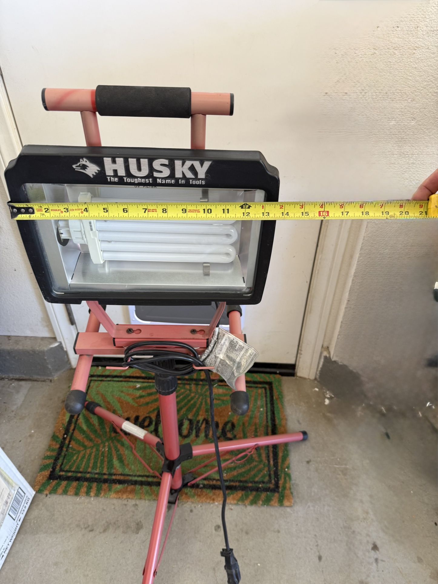 Husky 65W CFL Work Light With Tripod