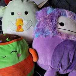 SQUISHMALLOWS
