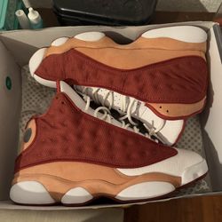 Jordan Retro 13 Size 10 used very good condition. Looks new.