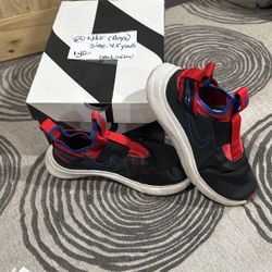 Nike Flex’s Big boys Size (4.5)