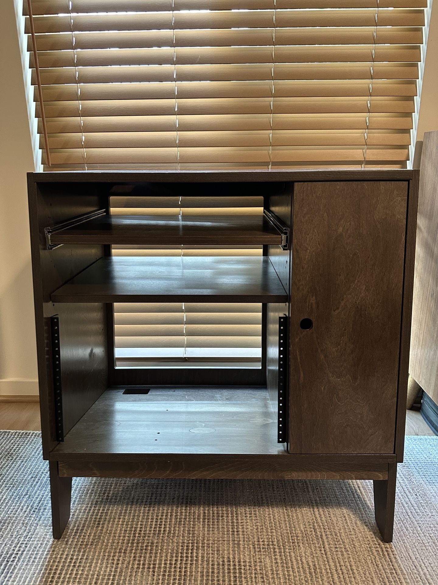 Output / De-Fi - Studio Sidecar Rack Cabinet - Kodiak Brown