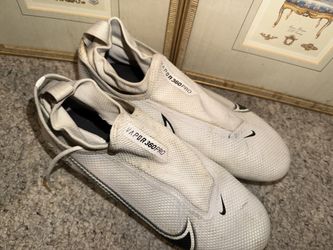 Mens size 10.5 Nike Vapor Edge Pro 360 Football Cleats 