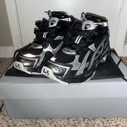 Size 10 can fit a11