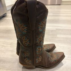 Laredo women’s Filly Western Cowboy boot (size 6.5)