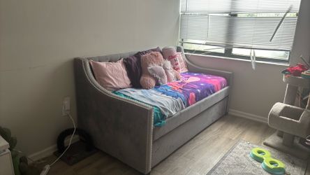 Twin sized pull out bed