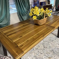 Beautiful Solid Wood Dining Table and 4 Chairs 