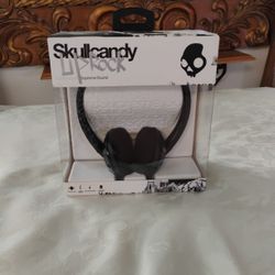 NEW SKULLCANDY  HEADPHONES 