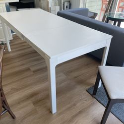 Dinning Room Table With Leaf