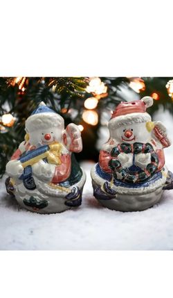 Snowmen Vintage Iridescent Salt and Pepper Shakers Winter Holiday Christmas Kitschy

