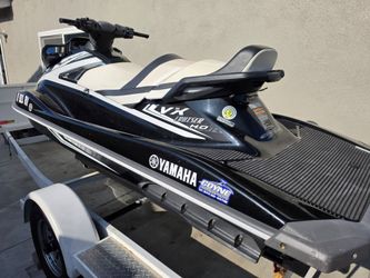2016 Yamaha WaveRunner VX Cruiser HO Jetski plus Zieman Tailer with storage box