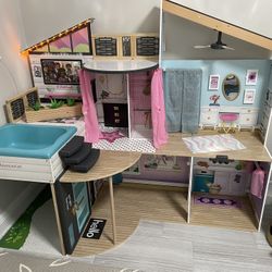 American Girl Dollhouse & Closet