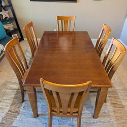 Dining table - Bassett