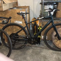 Bikes bicycles bicicletas ruedas rack Thule sari’s specialized trunk pedals dedales helmet cascos Oakley giro fox