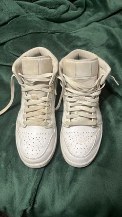 Nike air Jordan 1 mid triple white size 8.5