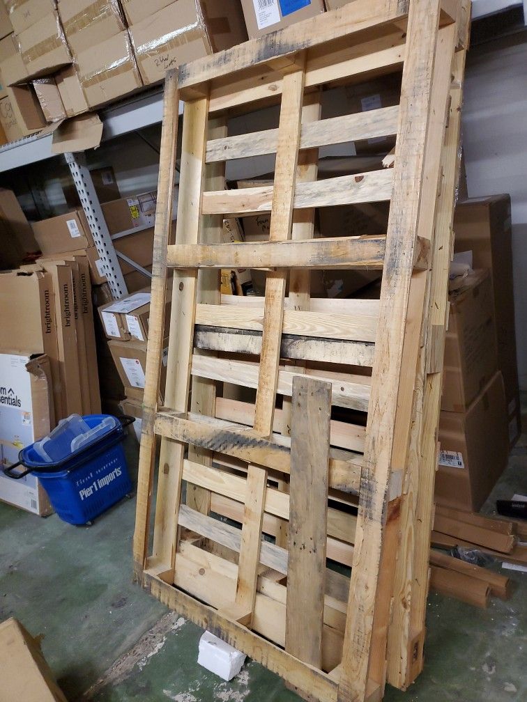 Oversized Pallets 3.00 Each for Sale in Bakersfield, CA OfferUp