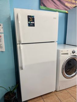 Frigidaire Top and Bottom Refrigerator