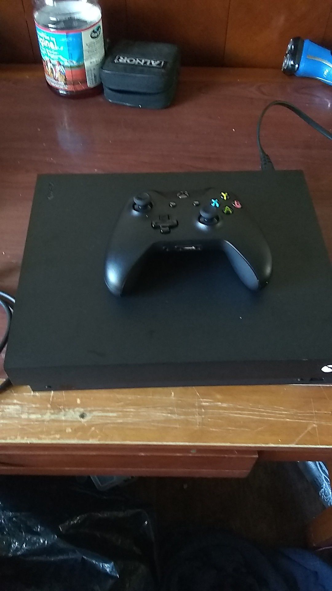 Xbox one X 1787 wit Controller