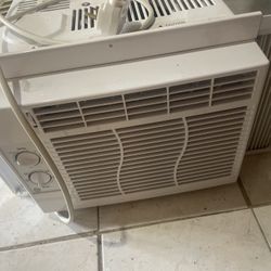 Pick Up Only WINDOW AC UNIT 