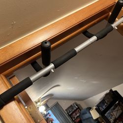 DOORWAY PULL-UP BAR