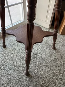 Clover leaf accent table