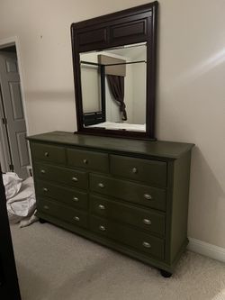 Great Quality Wood Dresser And Mirror