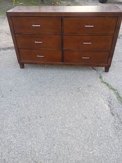 Dresser