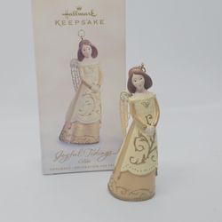 Hallmark Keepsake Ornament 2005 Joyful Tidings Gilda Angel Gold Christmas Dress

New, never displayed 
2005 Joyful Tidings Gilda
Angel Gilda - Gold

J