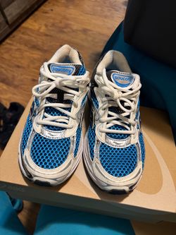 Boy Sauconys size 7 1/2