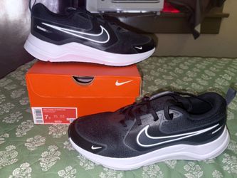 NIKE COSMIC RUNNER ( Grade School) 7Y