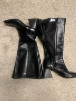 8.5 GB black leather boots   NEW
