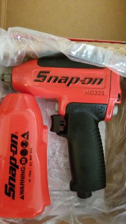 Snap-On pneumatic impact wrench MG325
