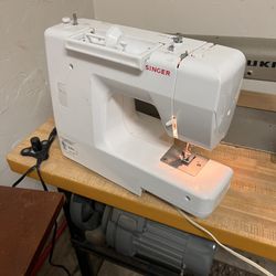 Singer Mini Sewing Machine 