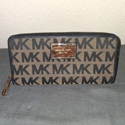 Michael Kors Long Signature Zipper Wallet