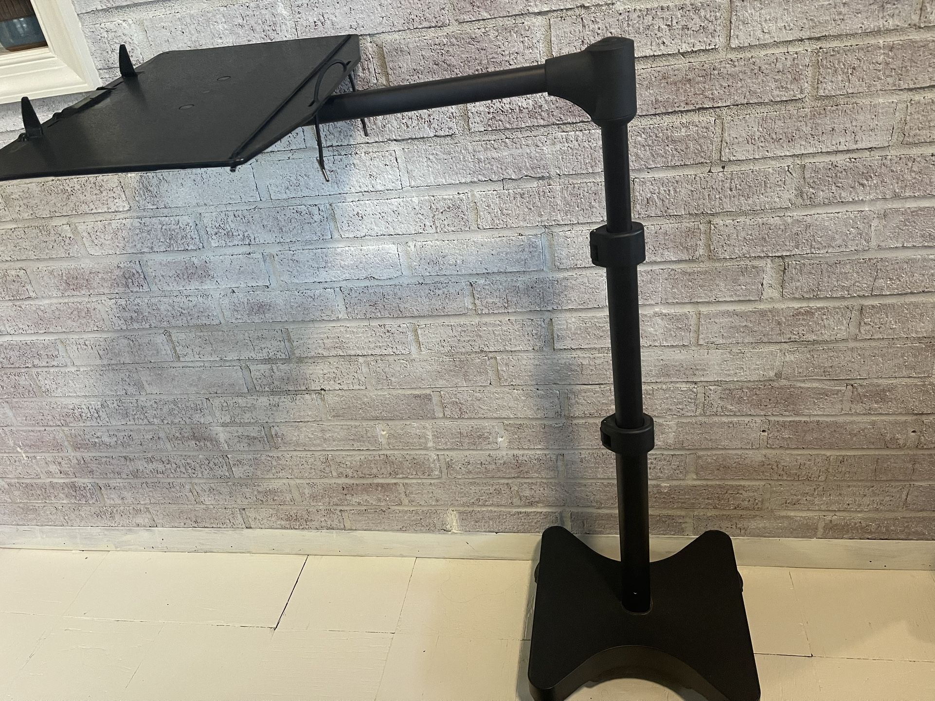 Rolling Computer Stand/ Portable Desk For Laptop Or Tablet Levo Brand