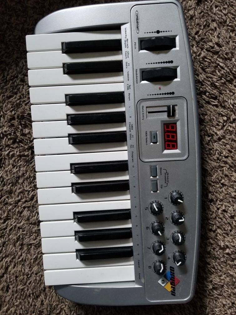 Classic midiman oxygen 8 keyboard