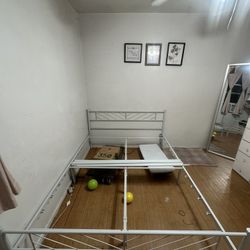 Queen Size Metal Frame 