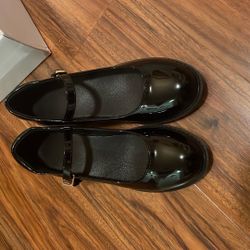 Black short block heels