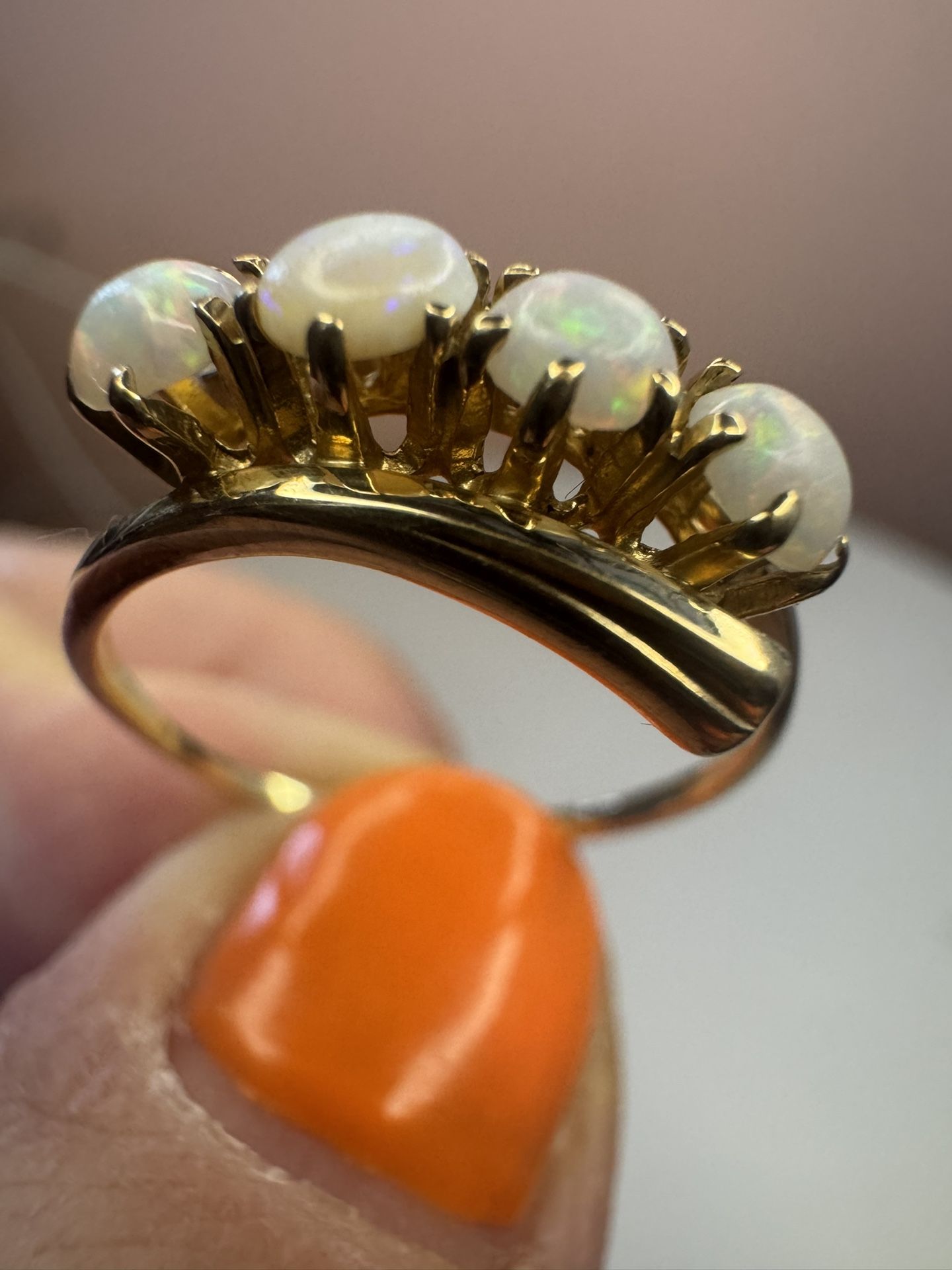 Vintage 14k yellow gold Natural Australian Opal Ring , size 9!
