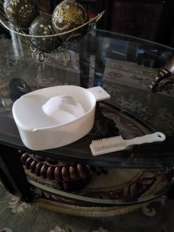Manicure bowl and brush