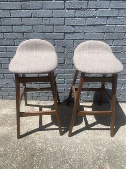 Pair of 2 modern barstools