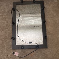 Mirror With 10 Lights